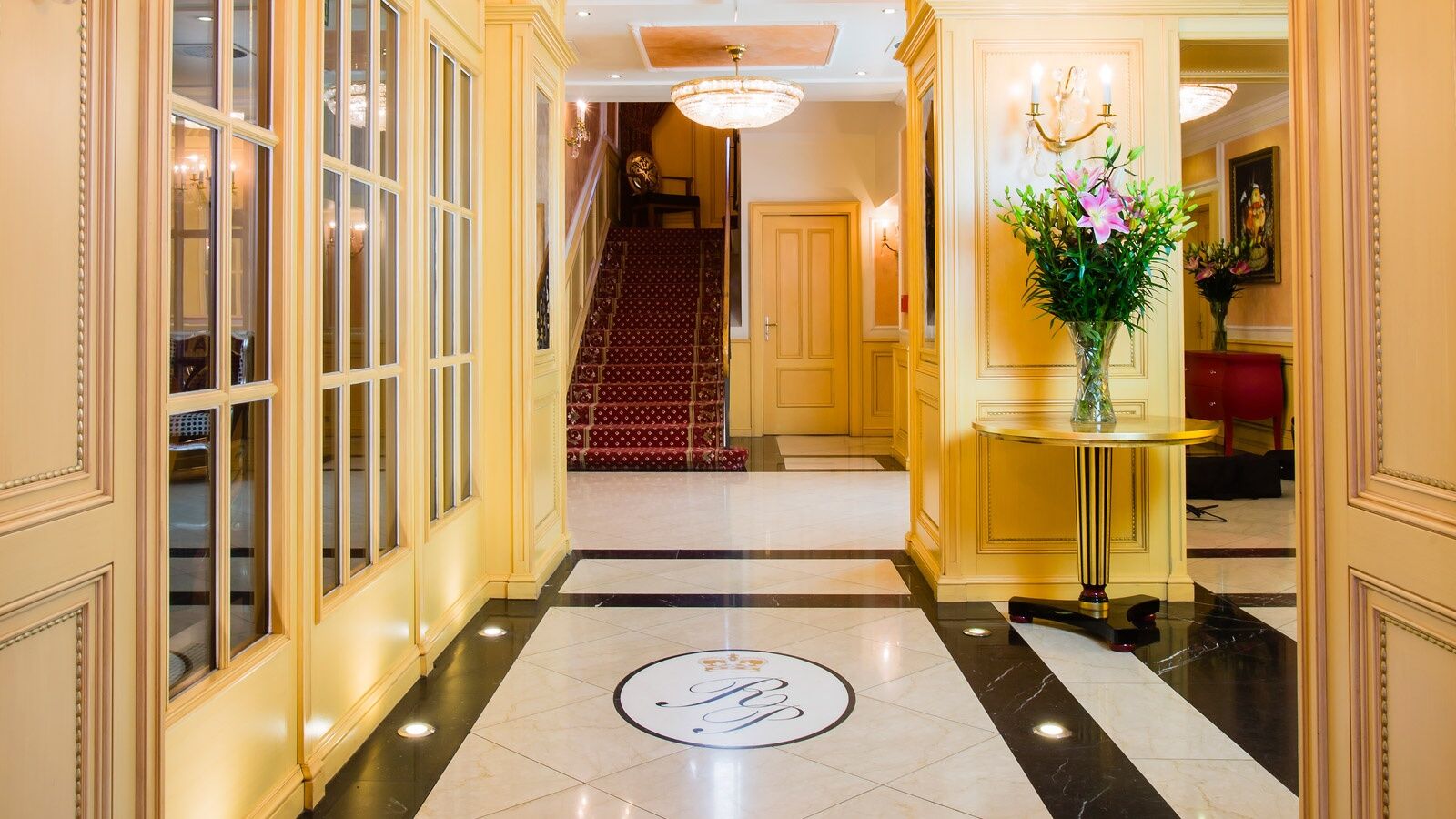 Luxury Family Hotel Royal Palace Прага Интериор снимка
